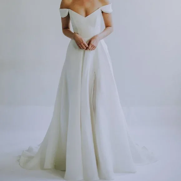 Leanne Marshall 'Eliza' - Picture 3 of 12